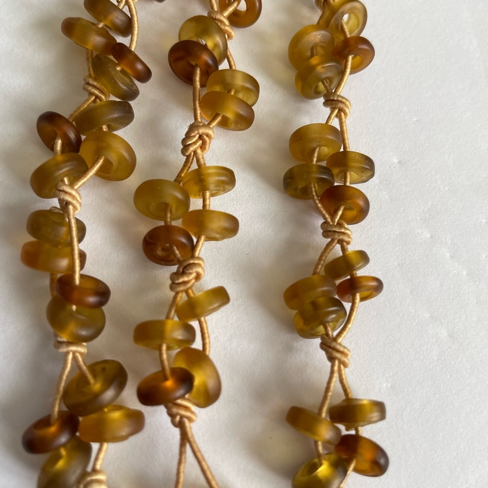 Vintage amber three strand necklace plus earrings - Picture 9 of 11